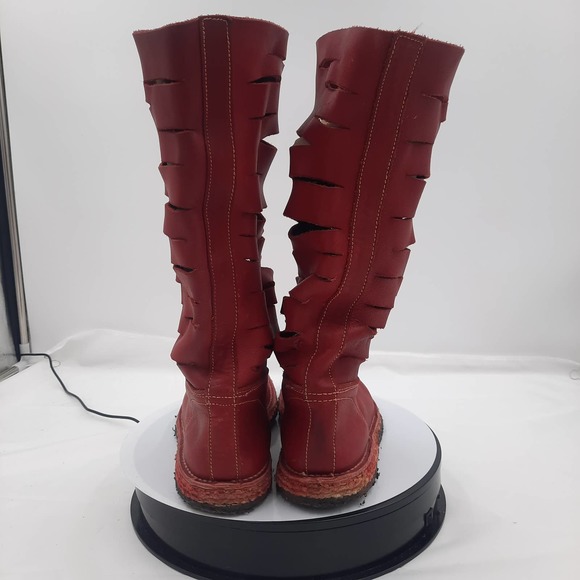 Trans-Parents Leather gum sole boots with decorative slices through upper - Picture 7 of 9